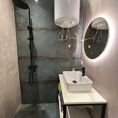 Maison Komuna شقة