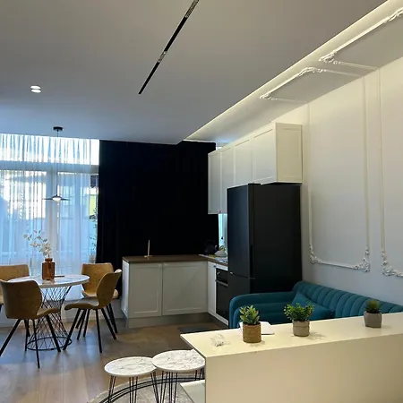 Maison Komuna * تيرانا