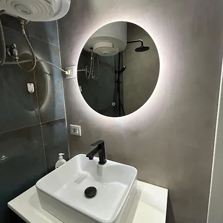 Maison Komuna * Tiran