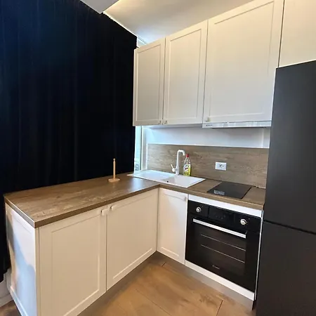 Maison Komuna * تيرانا