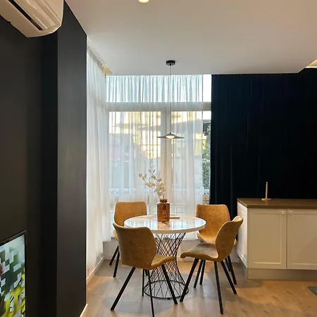 Maison Komuna Tirana